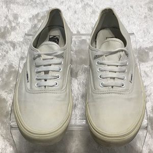 dang daniel back at it again with the white vans